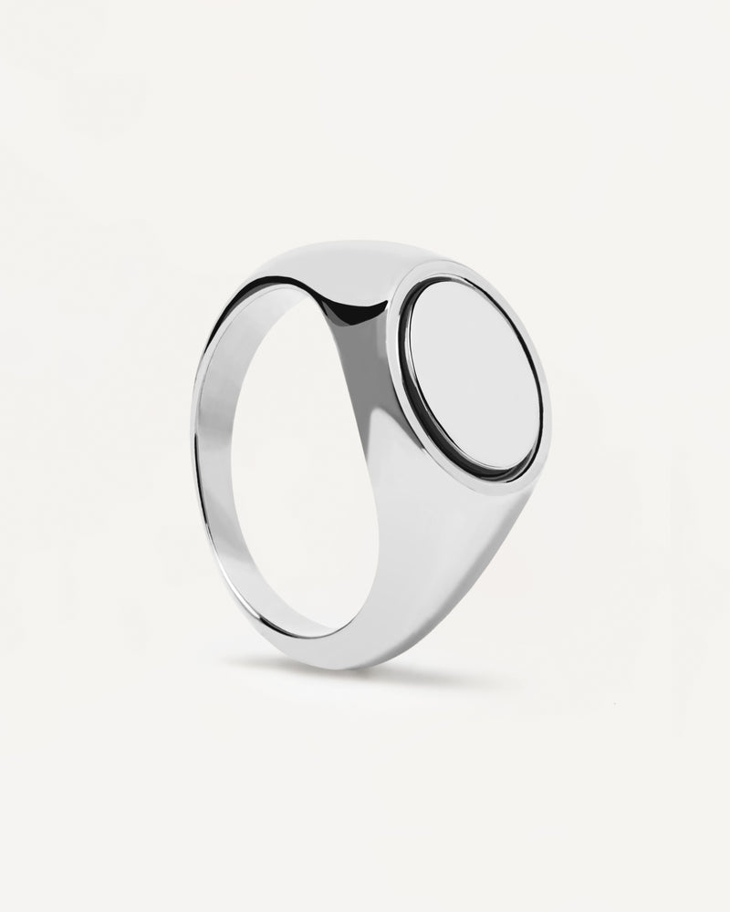 Engravable oval shape signet ring in sterling silver