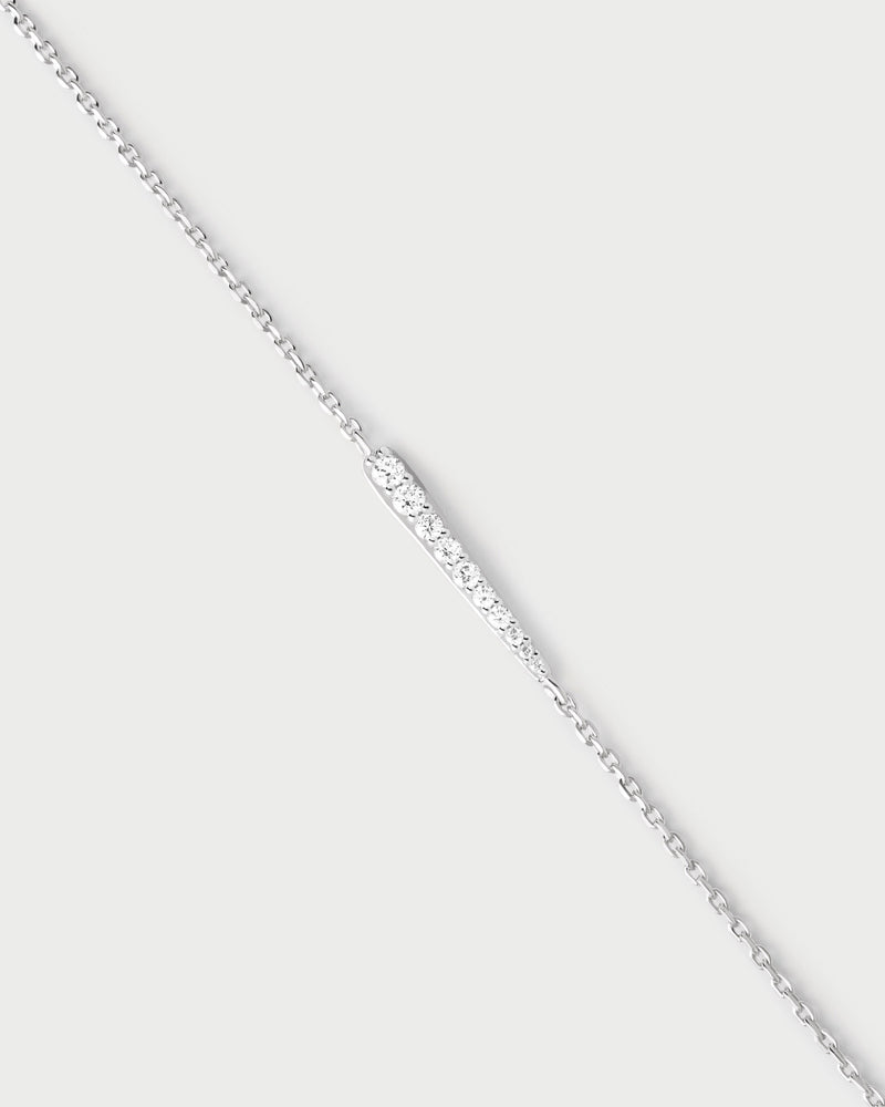 Silver sleek chain bracelet with a zirconia drop motif