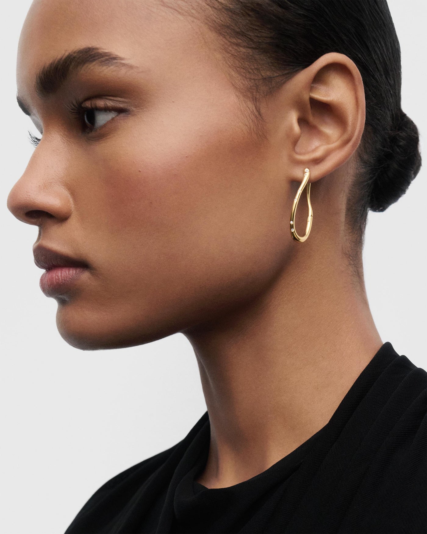 Air hoops - 
  
    Sterling Silver / 18K Gold plating
  
