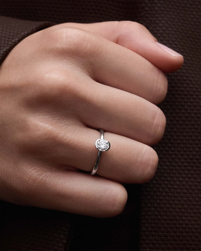 Diamond and white gold Grace solitary ring - 
  
    18K White gold / Rhodium silver plating
  
