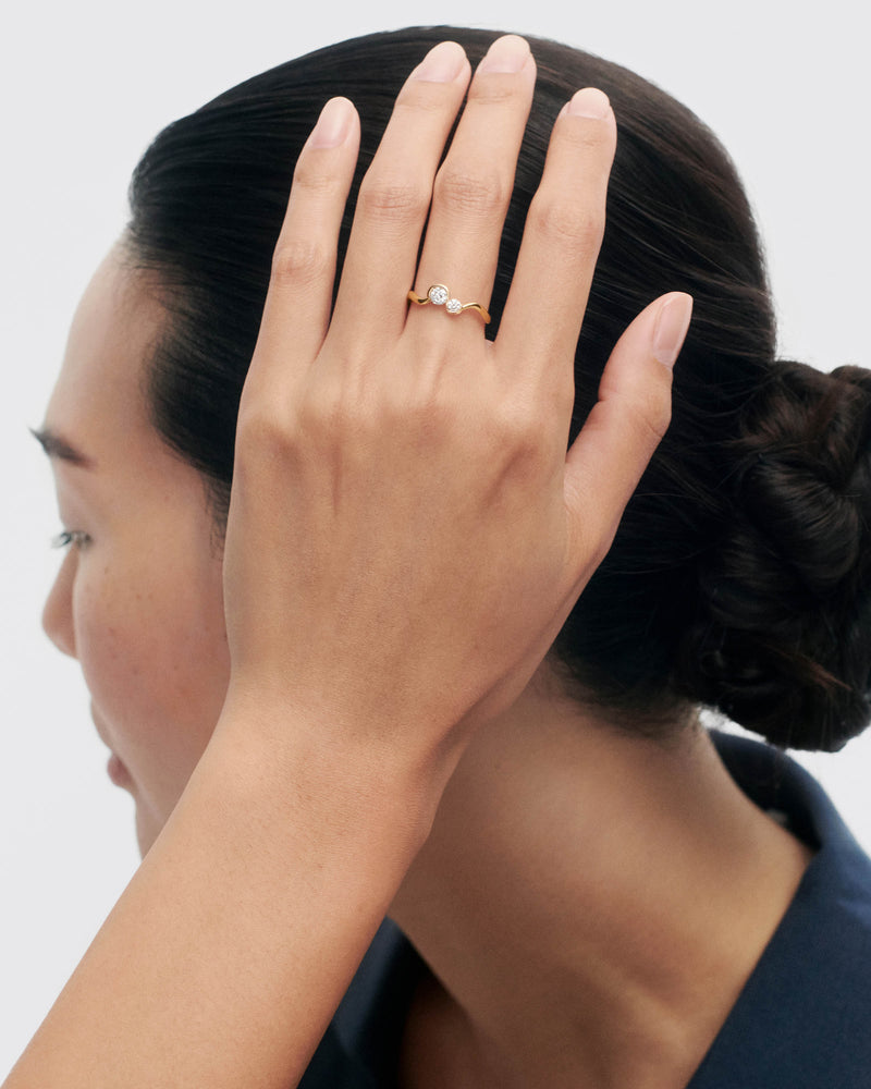 Diamonds and gold Dafne ring - 
  
    18K Gold
  
