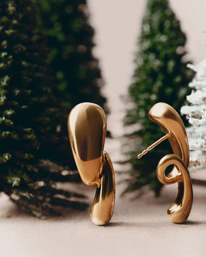 Gold-plated sculptural earrings with twisted drop motif