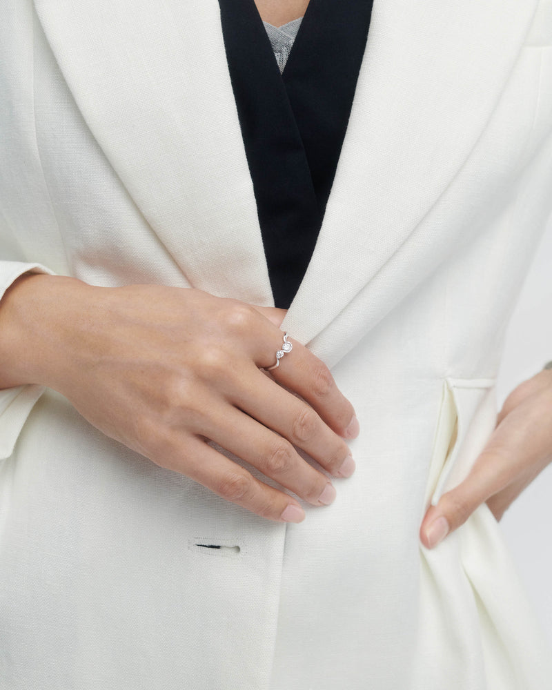 Diamonds and white gold Dafne ring - 
  
    18K White gold / Rhodium silver plating
  
