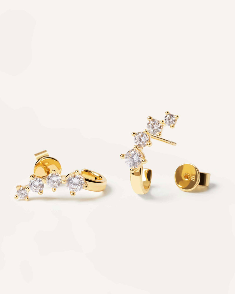 Gold-plated small wavy stud earrings set with four white zirconia