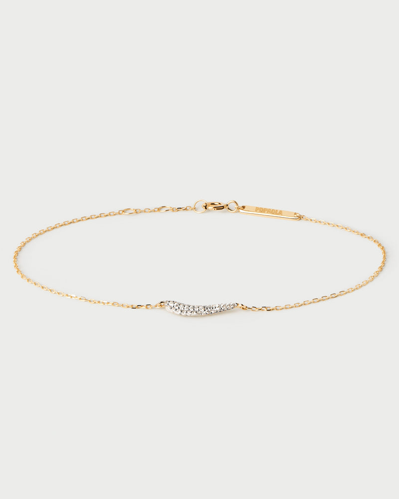 Solid yellow gold bracelet with a curved point shape pavé lab-grown diamond of 0.13 carats
