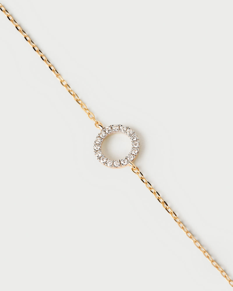 Solid yellow gold bracelet with a circle motif set with pavé lab-grown diamonds