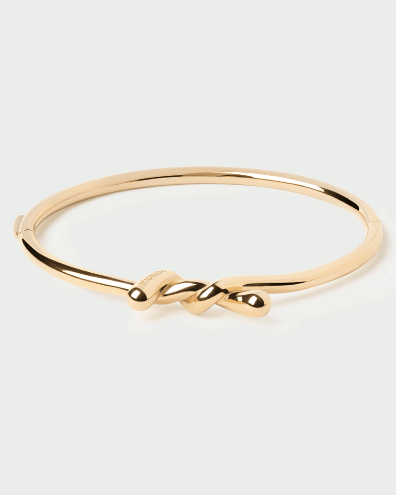 Gold-plated distinctive bangle with a fluid twisted motif